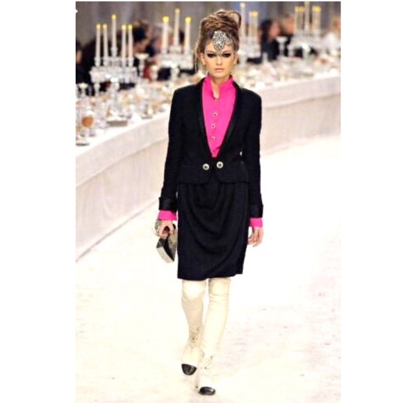 Chanel Tweed Tuxedo Blazer - Picture 3 of 16